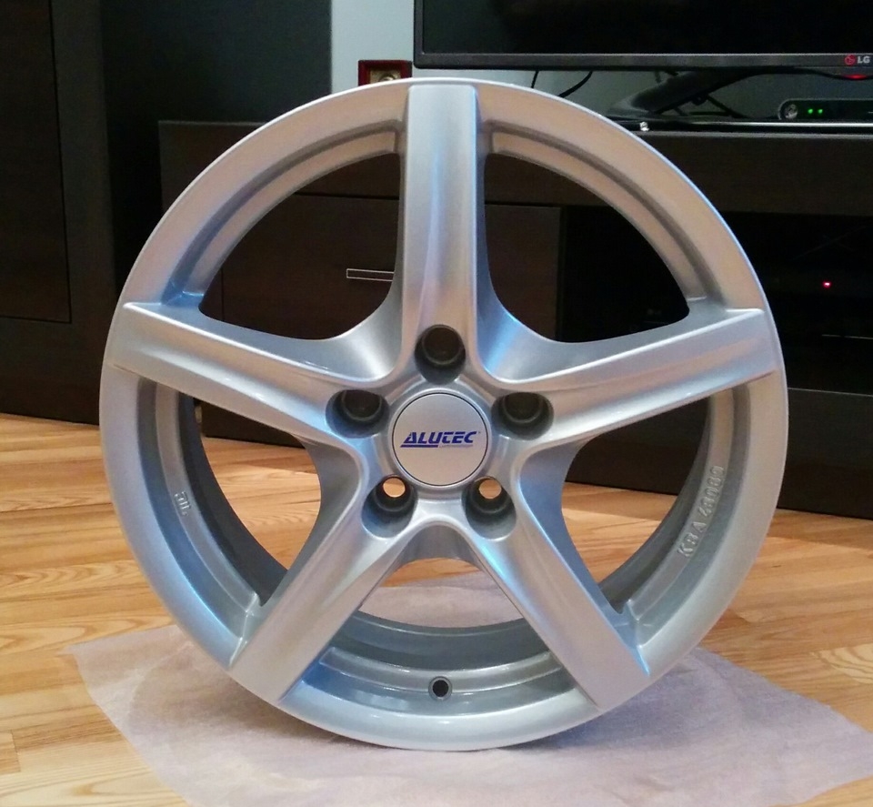 15 6.0 j. Диски Alutec r15. Диски Alutec Grip Polar Silver. Диски Alutec r17 5x112. Alutec Grip r17.